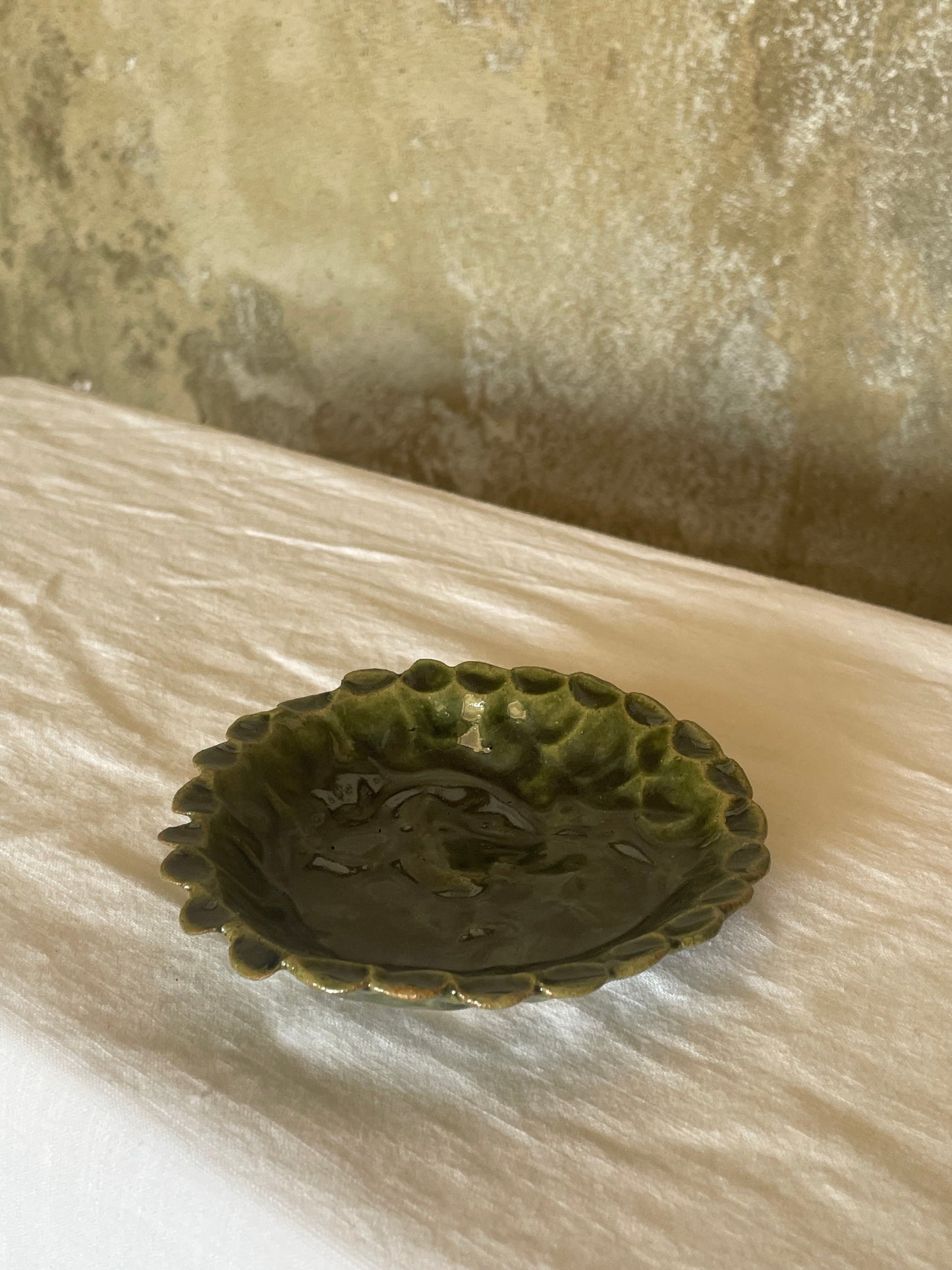 Frilled green trinket dish