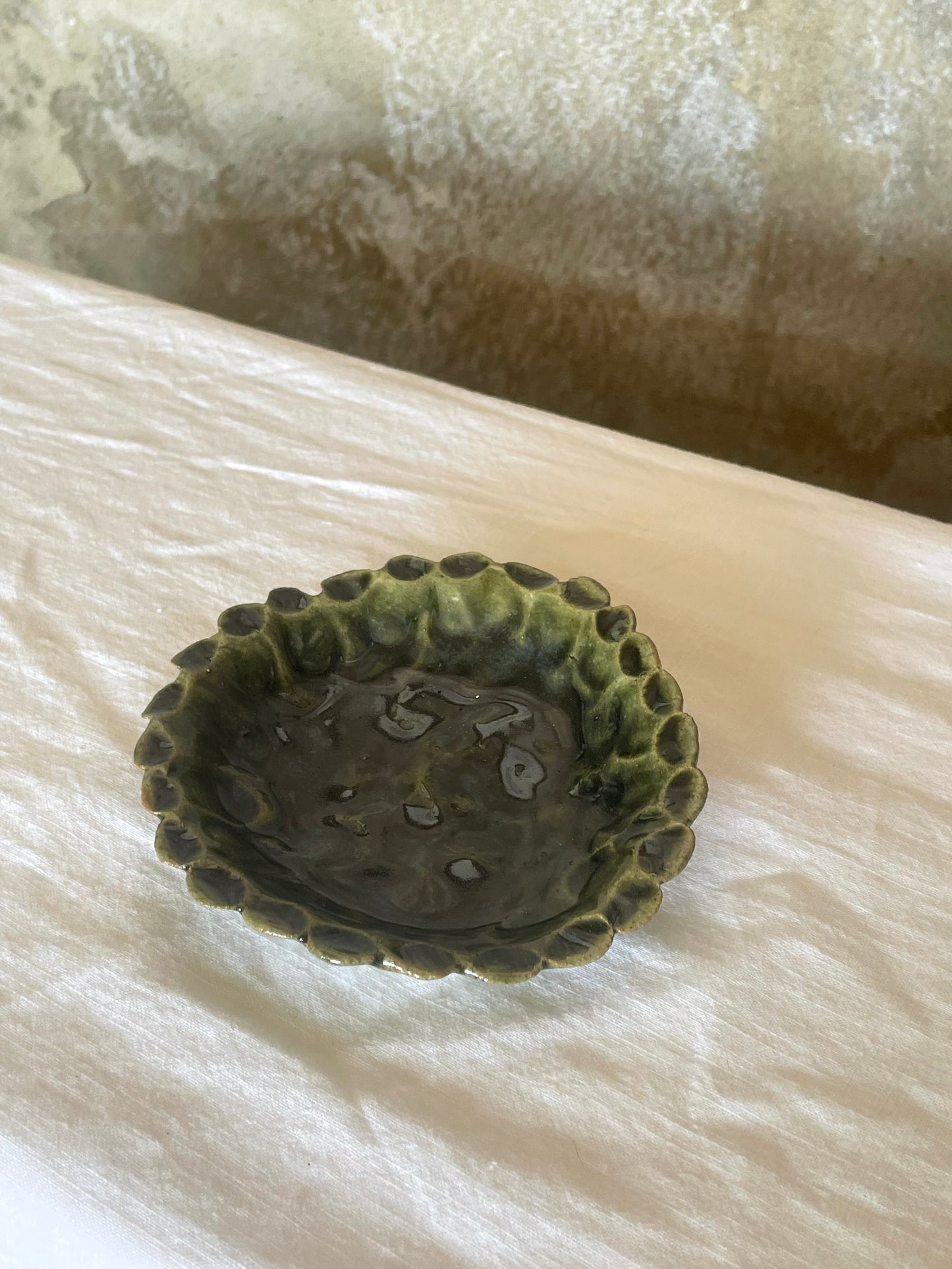 Frilled green trinket dish