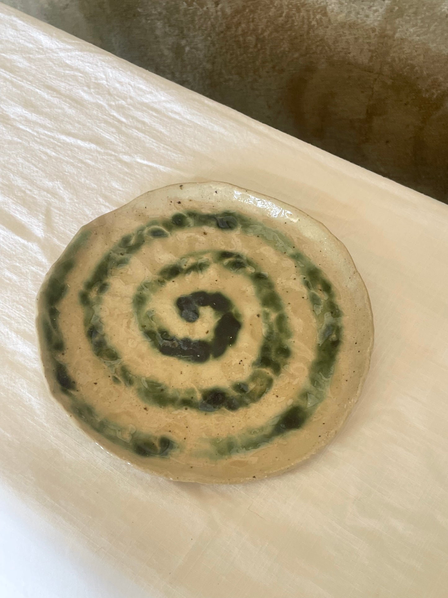 Green spiral snack plate